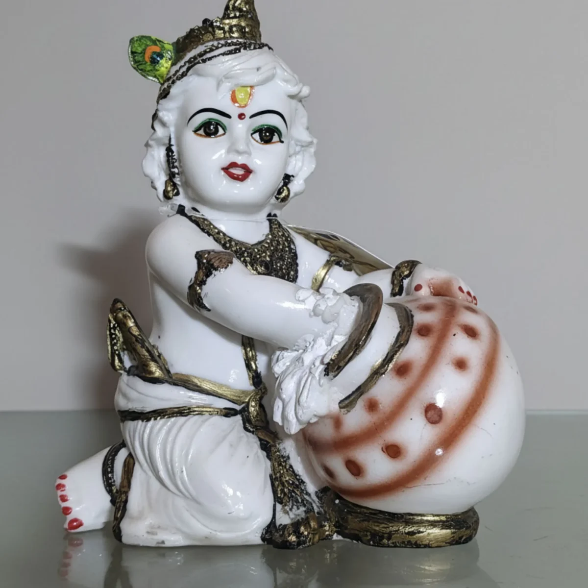 White Makhan Chor Idol- Saadhya Mart Artist View