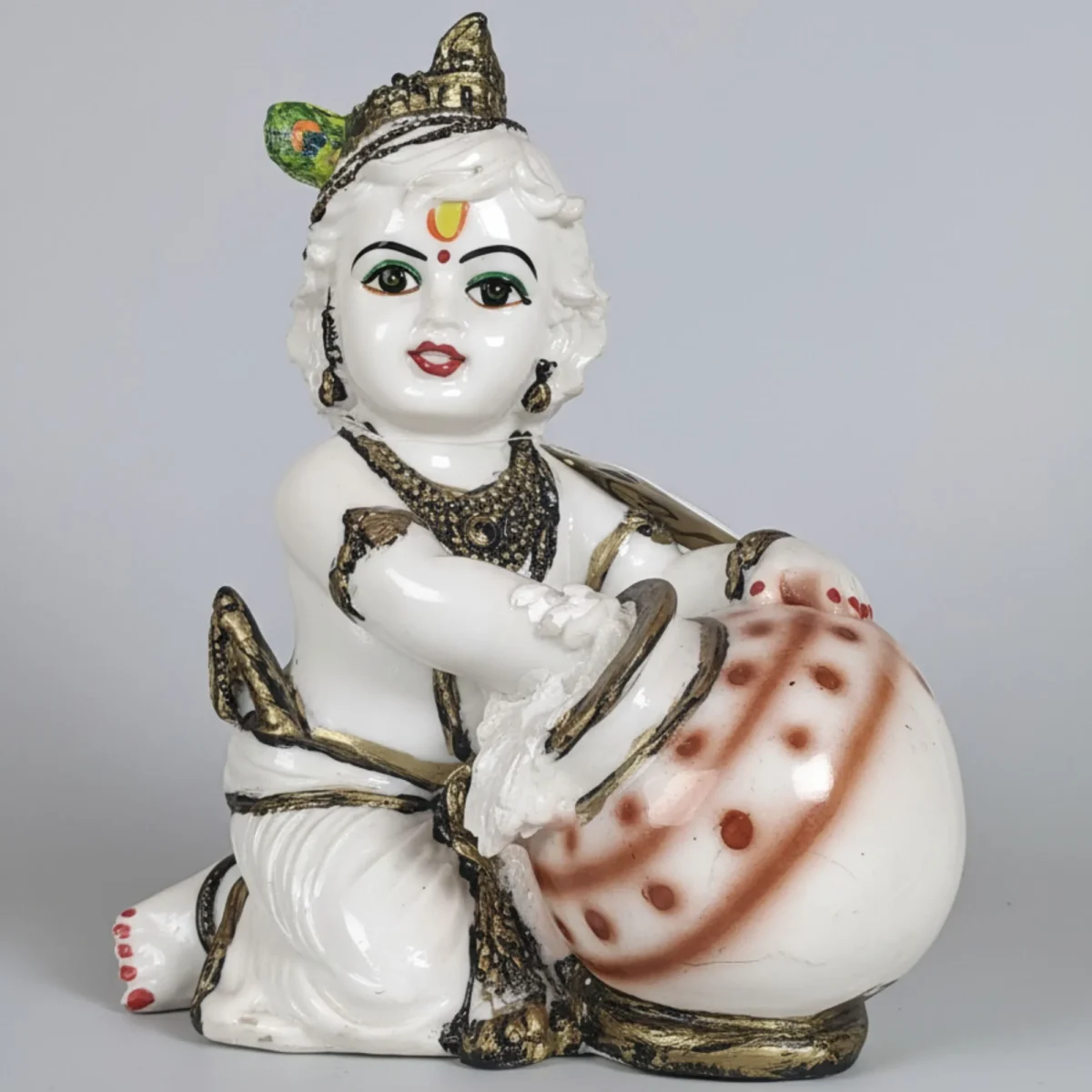 White Makhan Chor Idol- Saadhya Mart Video